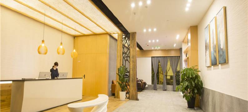 悦舍精品酒店(峨眉山高铁站店)图片