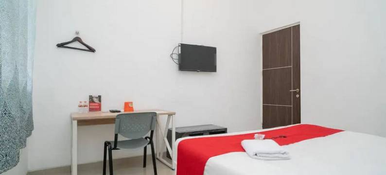 红多兹酒店@泗水苏科马马农格尔(RedDoorz at Sukomanunggal Surabaya)图片