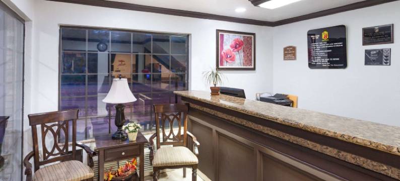 圣塔克拉利塔-瓦伦西亚速8酒店(Super 8 by Wyndham Santa Clarita/Valencia)图片