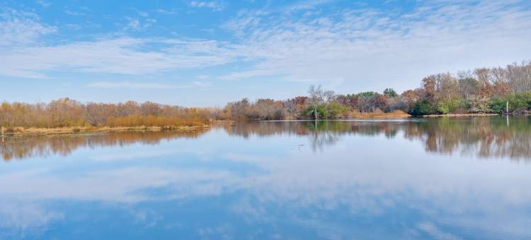 带码头和游戏房的Sugar River水边小屋!(Waterfront Sugar River Cabin w/ Dock & Game Room!)图片