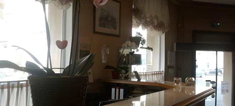 兰斯圣礼酒店(Hotel Aux Sacres Reims, Centre Historique)图片