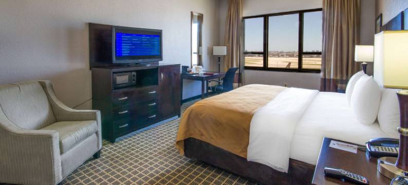 迈阿密国际机场克拉丽奥酒店及套房(Clarion Inn & Suites Miami International Airport)图片