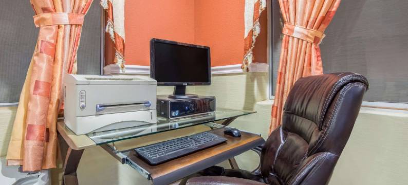 波塔利斯速8酒店(Super 8 by Wyndham Portales)图片