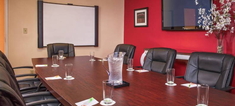 汉普顿体育馆中央万怡酒店(Courtyard Hampton Coliseum Central)图片