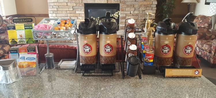 马斯卡廷美吟温德姆酒店(AmericInn by Wyndham Muscatine)图片