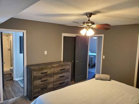 Comfortable home in SW Lincoln. Close to downtown! Self Check In, sleeps 8