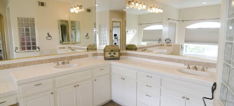 ~Open 6/27-7/2! Unique Villa! Walk to Beach, Pool&Spa, Pets Ok!~图片
