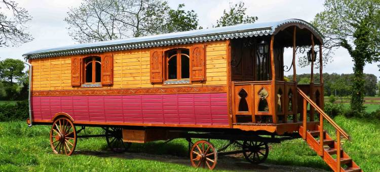 马车与马匹(Une Roulotte et des Chevaux)图片