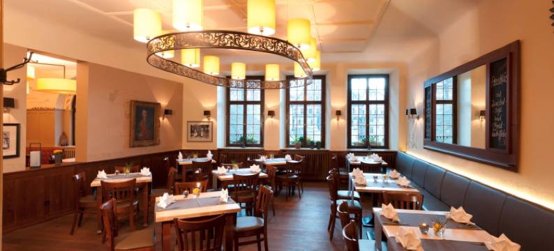 戈尔登阿德勒斯塔德古特酒店(Stadt-Gut-Hotel Gasthof Goldener Adler)图片