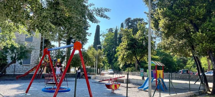 明亮舒适的公寓带阳台在卡斯特尔卢克西奇(Bright and Cozy Apartment With Balcony in Kastel Luksic)图片