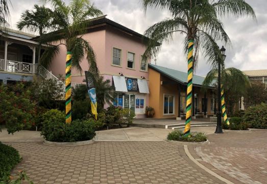 Villa Chinnor-Kent Ave Hotel Overview