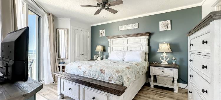 Poolside Access and Ocean Views - Charming Coastal Escape图片