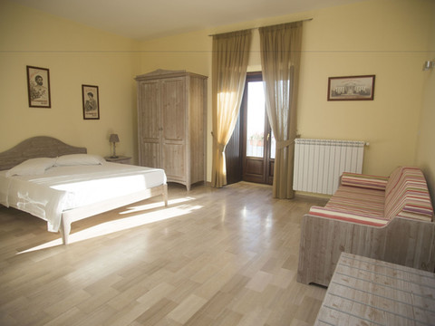 安提科莫纳斯特罗酒店