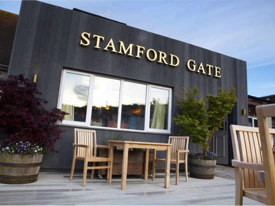 斯坦福大门酒店