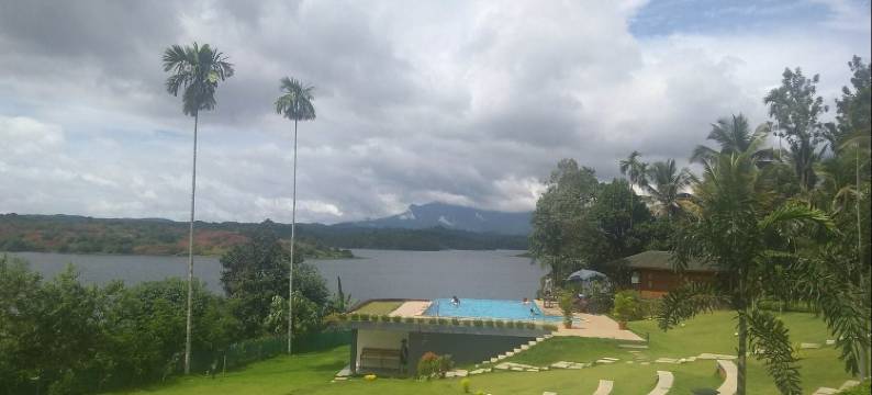 瓦亚纳德湖畔玫瑰度假村(LakeRose Wayanad Resort)图片
