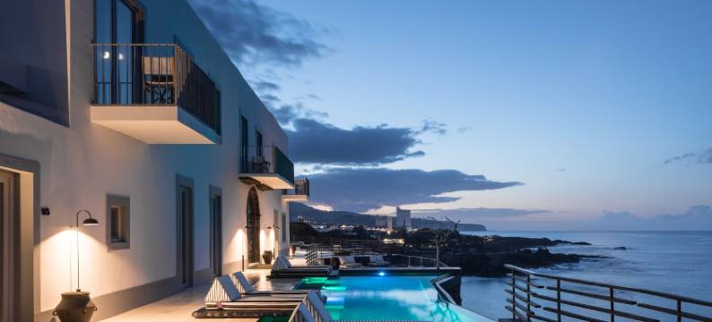 白色专享套房别墅酒店(WHITE Exclusive Suites & Villas)图片