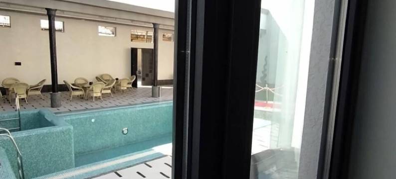 白色酒店(White Hotel)图片