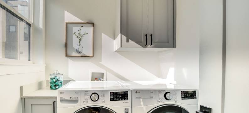 带阳台的现代化普罗沃市中心联排别墅！(Modern Downtown Provo Townhome w/ Balcony!)图片