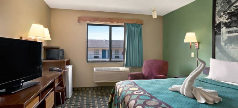 拉塞尔维尔速8酒店(Super 8 by Wyndham Russellville)图片