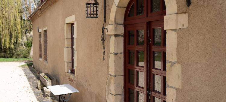 勒弗尔德尔美丽城堡配有私人泳池(Beautiful Castle in Le Veurdre with Private Pool)图片