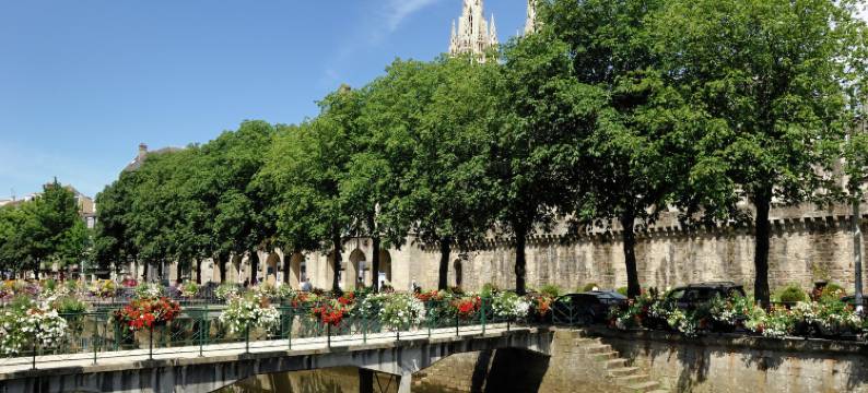 Family Holiday Home with Pool图片