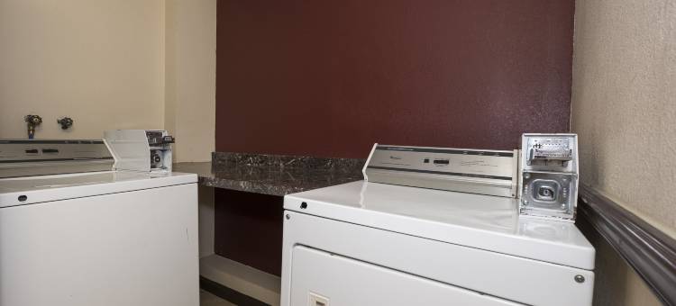 波基普西红顶Plus酒店(Red Roof PLUS+ Poughkeepsie)图片