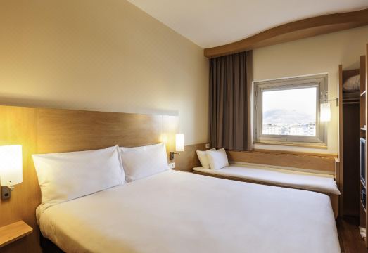ibis London Luton Airport Hotel Overview