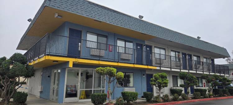 丽笙公园酒店，特雷西(Super 8 by Wyndham Tracy)图片