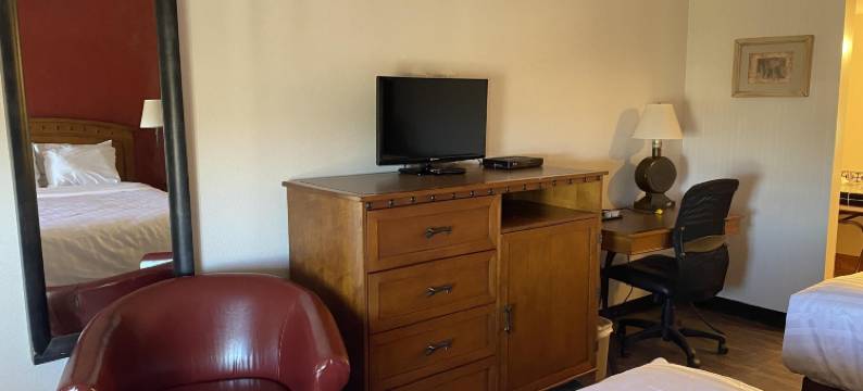 贝斯特韦斯特SureStay精选图姆斯顿瞭望山林小屋(Tombstone Lookout Lodge, SureStay Collection by Best Western)图片