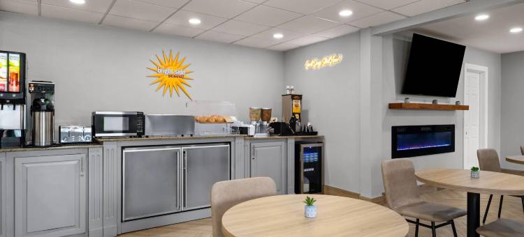 密尔沃基机场奥克里克拉昆塔温德姆酒店(La Quinta Inn by Wyndham Milwaukee Airport / Oak Creek)图片