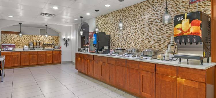 奥兰多布埃纳维斯塔湖南贝斯特韦斯特酒店套房(Best Western Plus Orlando Lake Buena Vista South Inn Suites)图片