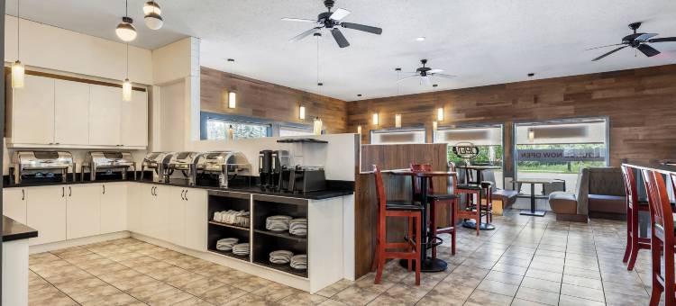 西尔万湖戴斯酒店(Days Inn by Wyndham Sylvan Lake)图片