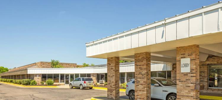 OYO马斯基根莫娜湖酒店(OYO Hotel Mona Lake Muskegon)图片