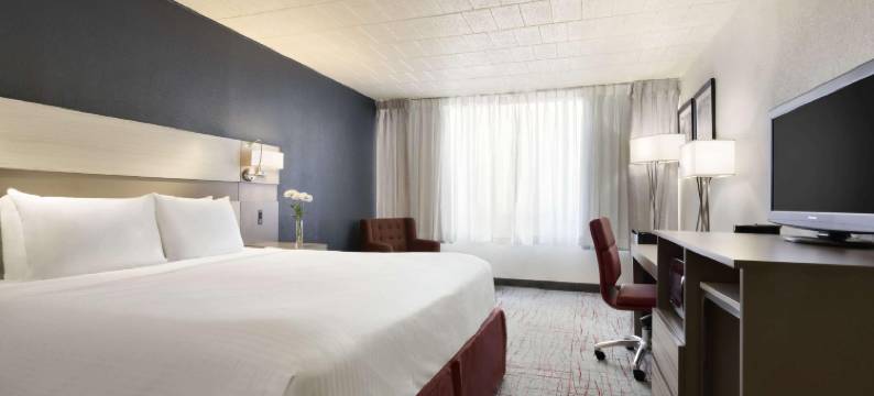 比弗福尔斯温德姆华美达酒店(Ramada by Wyndham Beaver Falls)图片