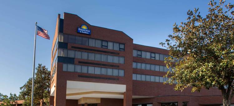 塔拉哈西会议中心I-10温德姆戴斯套房酒店(Days Inn & Suites by Wyndham Tallahassee Conf Center I-10)图片