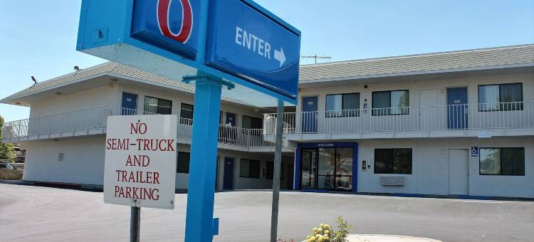 阿塔斯卡德罗6号汽车旅馆(Motel 6 Atascadero, CA)图片