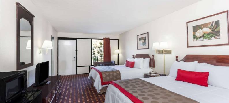 克拉克斯维尔Travelodge by Wyndham酒店(Travelodge by Wyndham Clarksville)图片