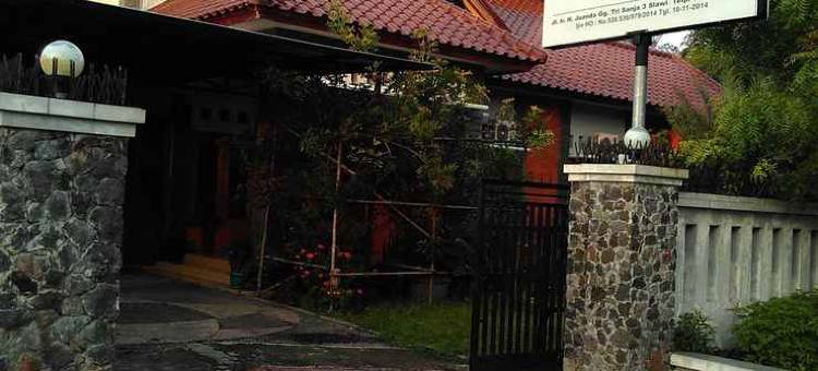 西阿里亚蜂蜜宾馆的舒适房间(Comfy Room at Honey Guesthouse Syariah)图片