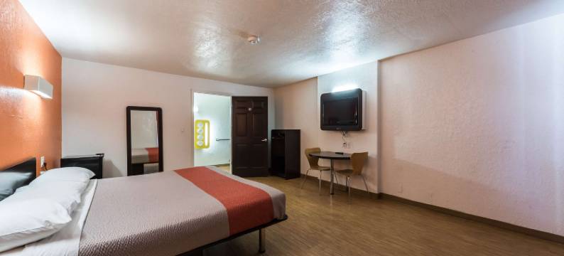 尤瓦尔迪6号汽车旅馆(Motel 6 Uvalde, TX)图片