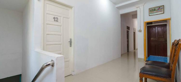 红门酒店Syariah尼尔斯塔修恩克雷塔阿皮基萨兰(RedDoorz Syariah Near Stasiun Kereta Api Kisaran)图片