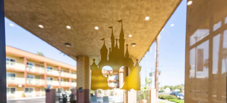 阿纳海姆迪士尼乐园大道速 8 酒店(Super 8 by Wyndham Anaheim/Disneyland Drive)图片