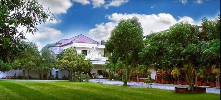 吉塔普里宾馆(Gita Puri RedPartner Blitar)图片