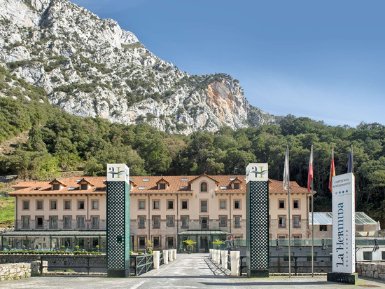 艾米达浴场酒店