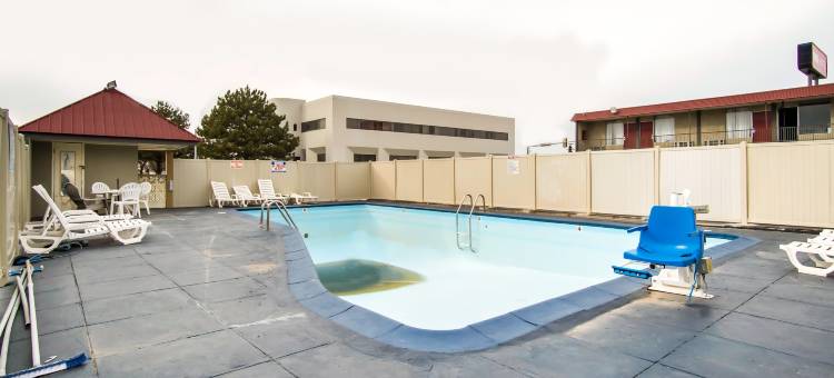 OYO 堪萨斯南哈钦森西第 4 大道酒店(OYO Hotel Hutchinson West 4th Ave)图片