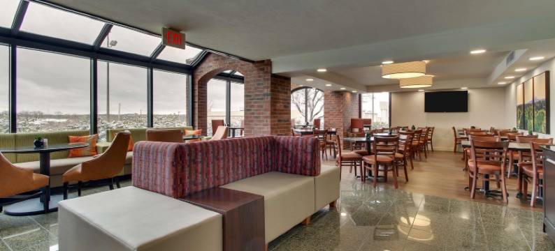 圣路易斯阿诺德梨树酒店(Pear Tree Inn St. Louis - Arnold)图片