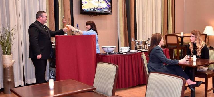 亚历山德里亚希尔顿欢朋旅馆&套房酒店(Hampton Inn & Suites Alexandria)图片