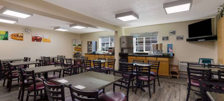 梅德福机场品质套房酒店(Quality Inn & Suites Medford Airport)图片