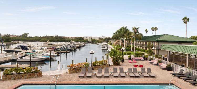 萨拉索塔海滨温德姆华美达酒店(Ramada by Wyndham Sarasota Waterfront)图片