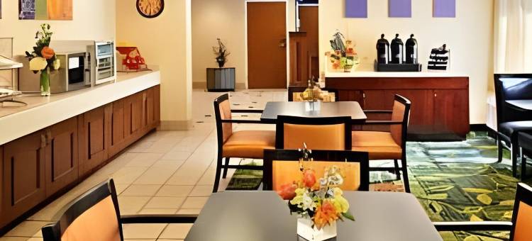 波士顿图克斯伯里/安多弗万枫酒店(Fairfield Inn Boston Tewksbury/Andover)图片