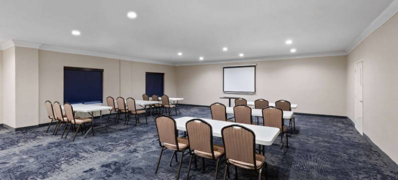 休斯顿布鲁克霍洛呗盟酒店(Baymont by Wyndham Houston Brookhollow)图片